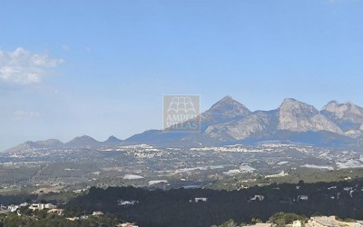 Beautiful and spacious duplex apartment with panoramic views.